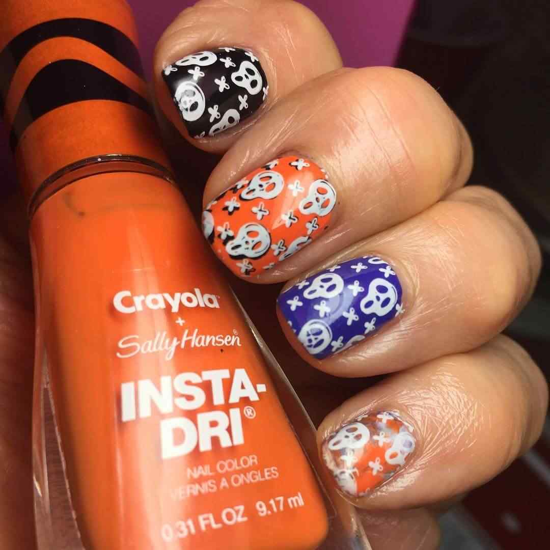 uñas con calavera halloween