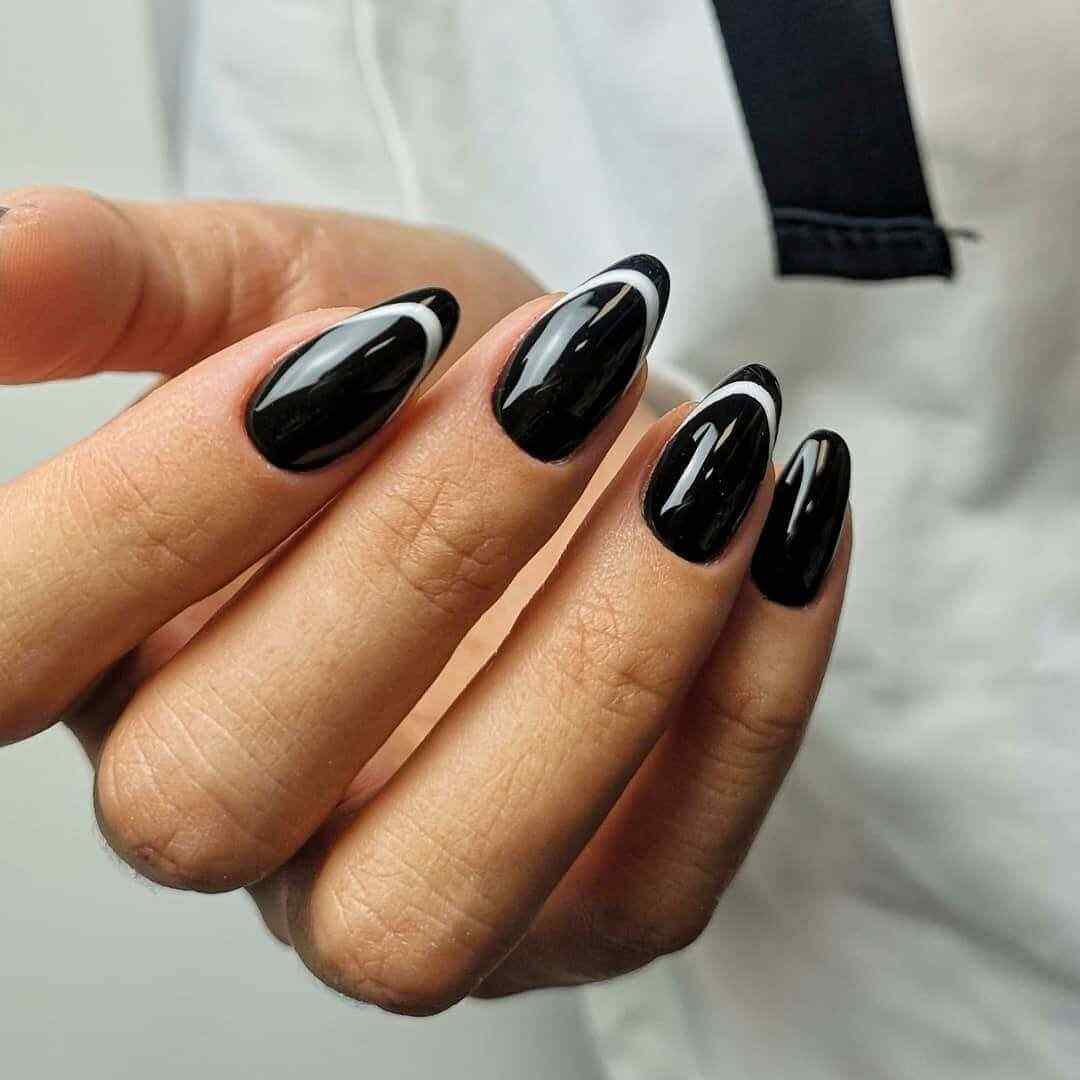 Uñas negras con blanco