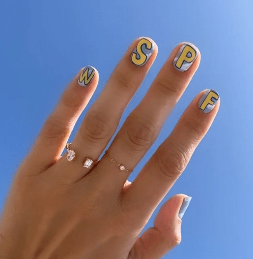 uñas de verano colores y letras