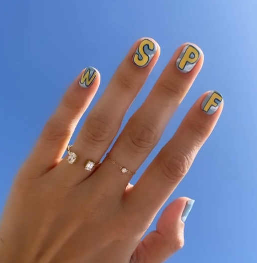 uñas de verano colores y letras