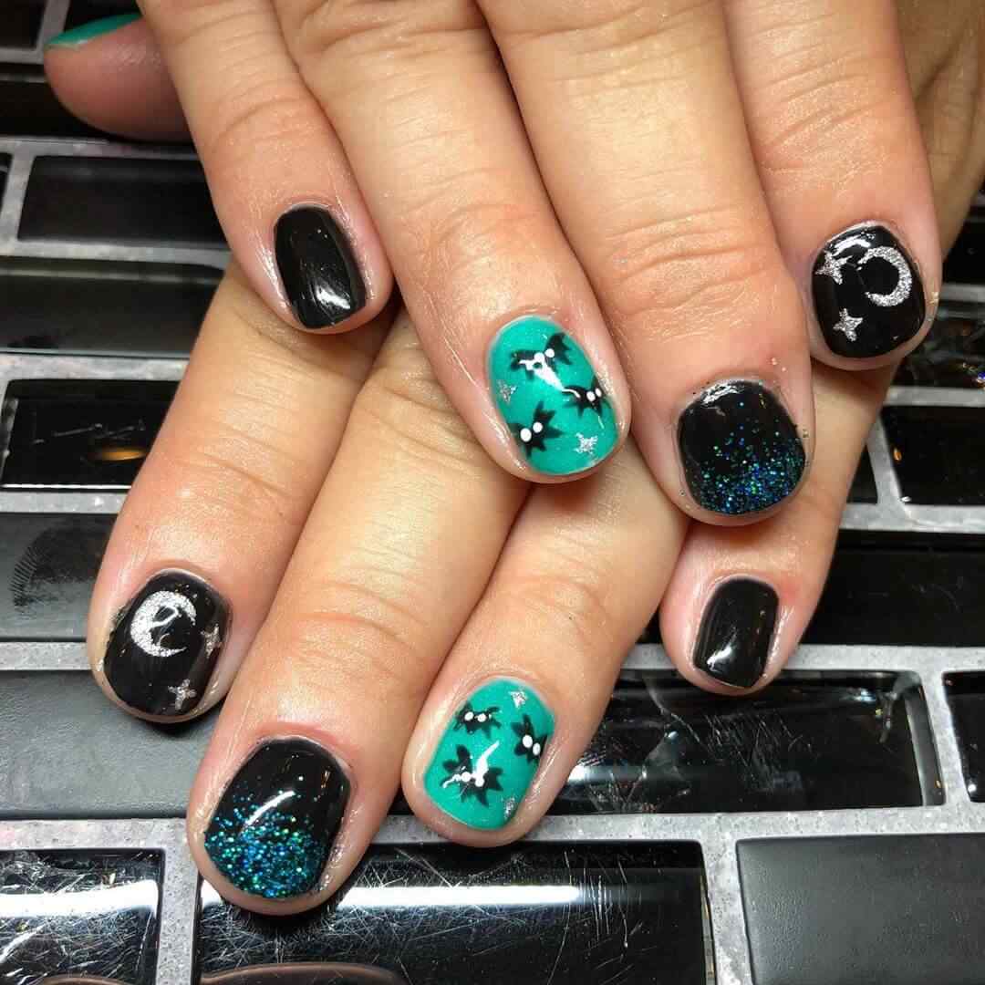 diseño simple de uñas con murcielagos