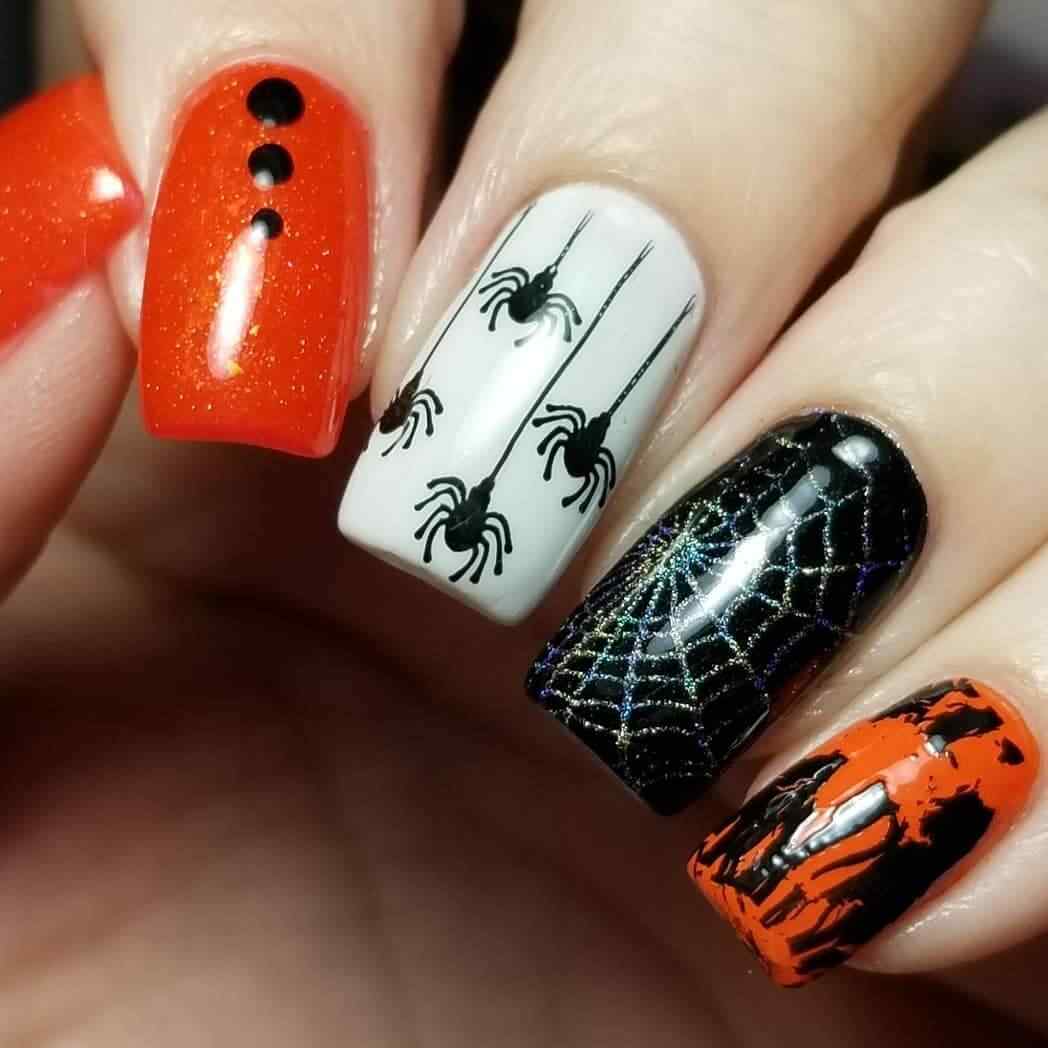 uñas con diseño de arañas halloween