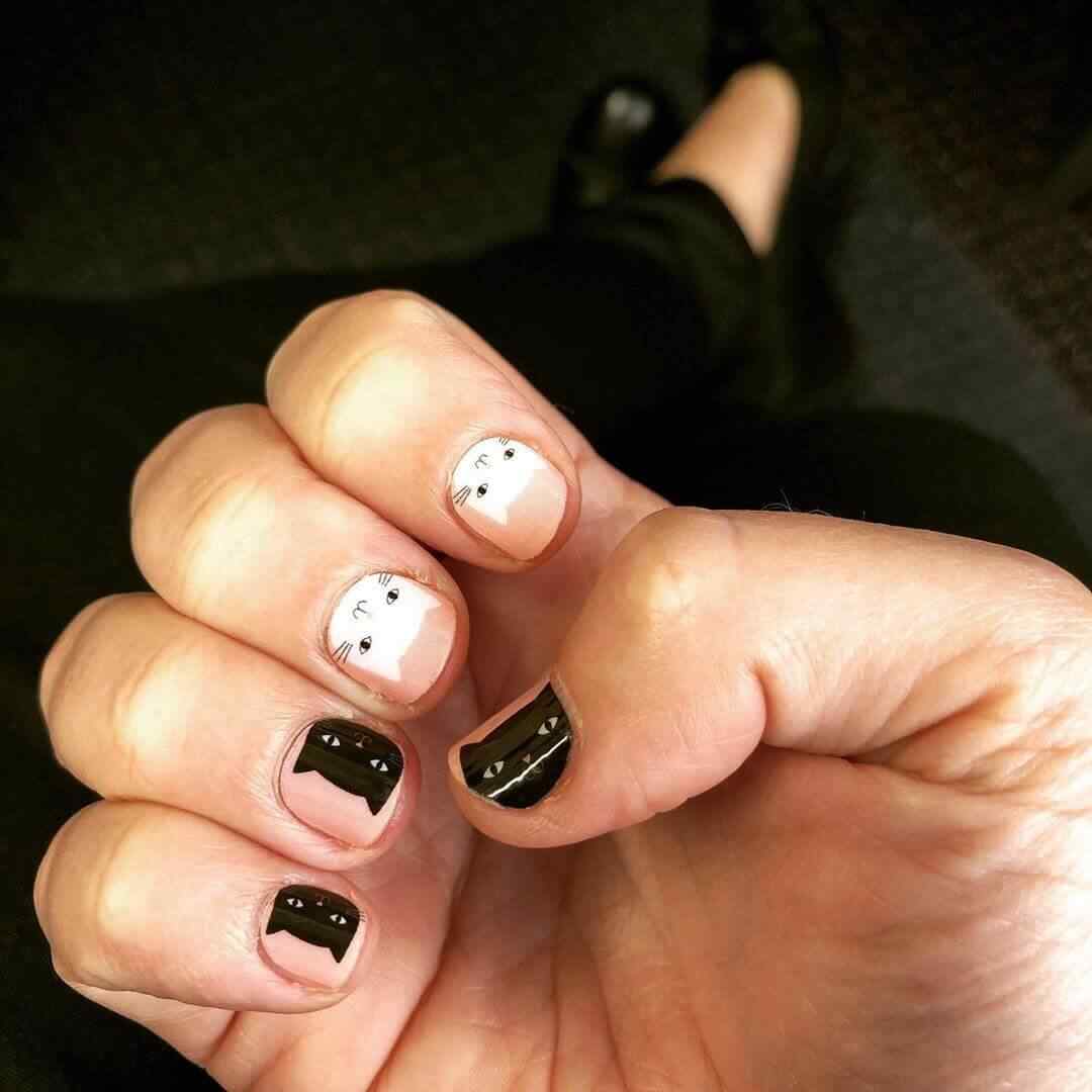 uñas con gato negro y blanco para hallowenn