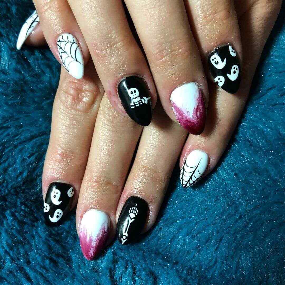 uñas de halloween con fantasmas