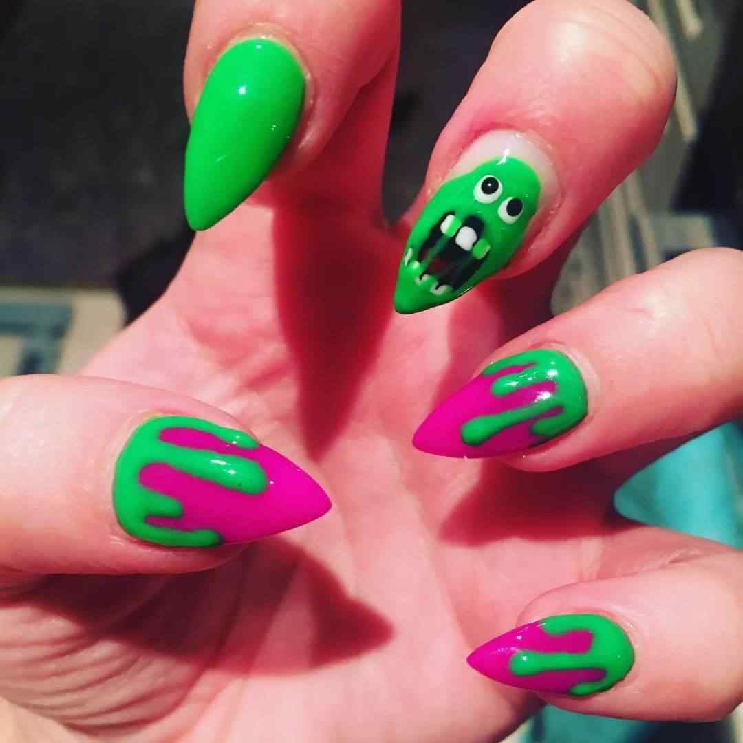 uñas de halloween fantasma verde