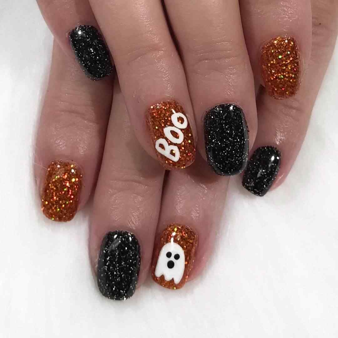 uñas decoradas de halloween fantasma