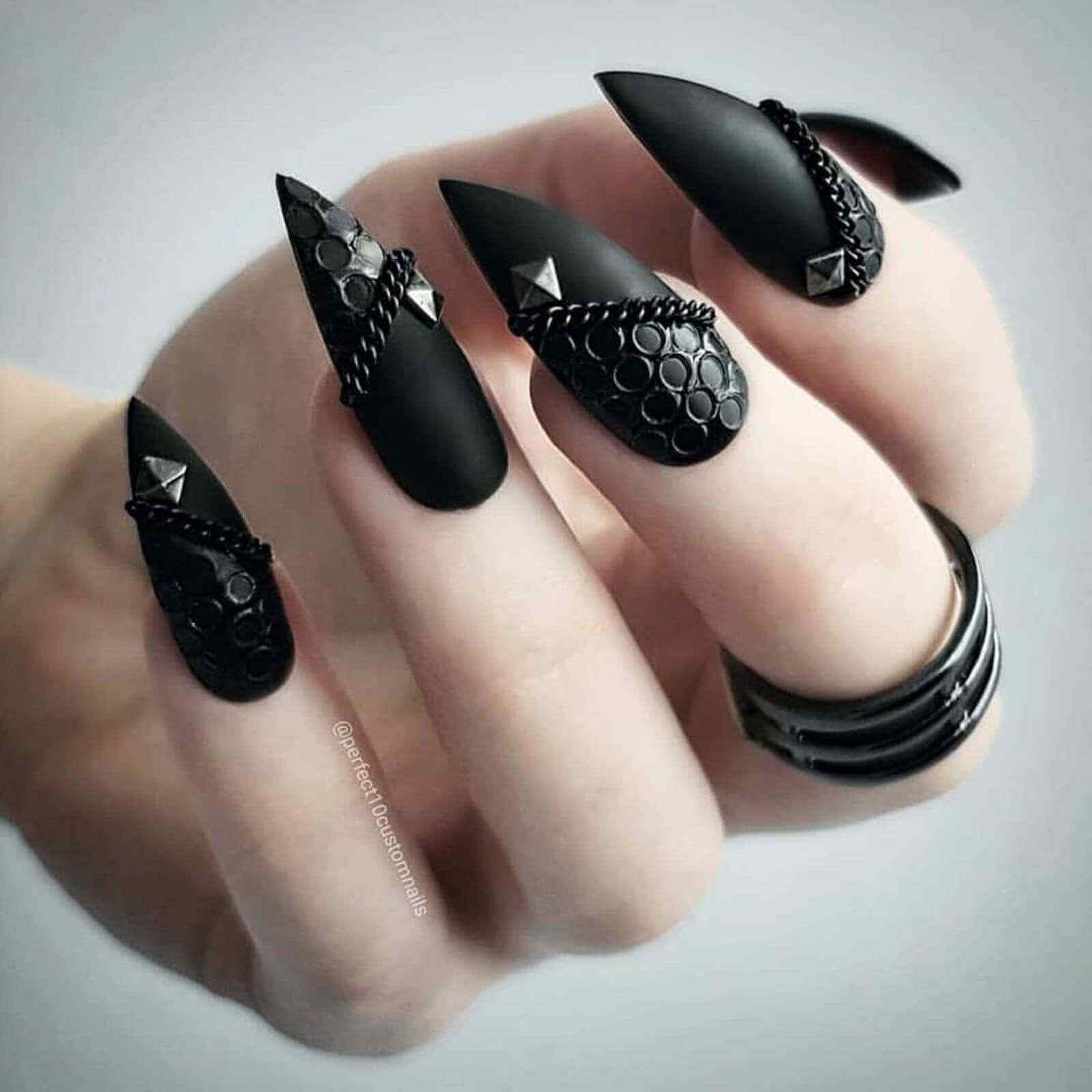 Textura y cadenas en tus uñas