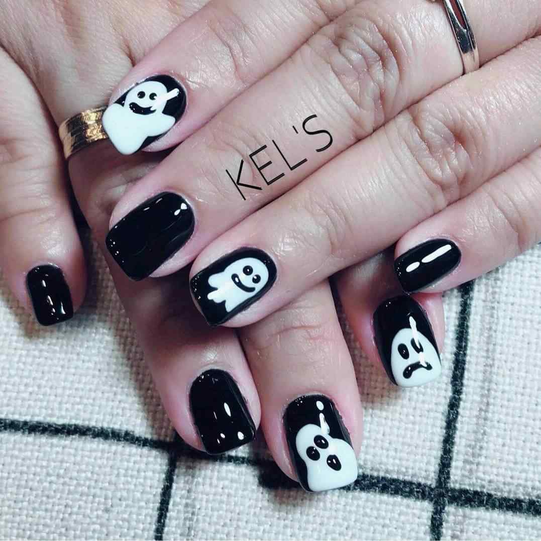 uñas negras para halloween