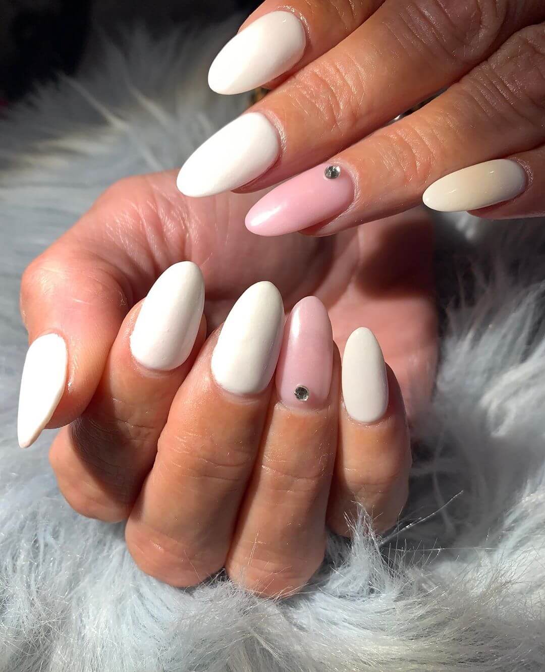 uñas blanca con nude