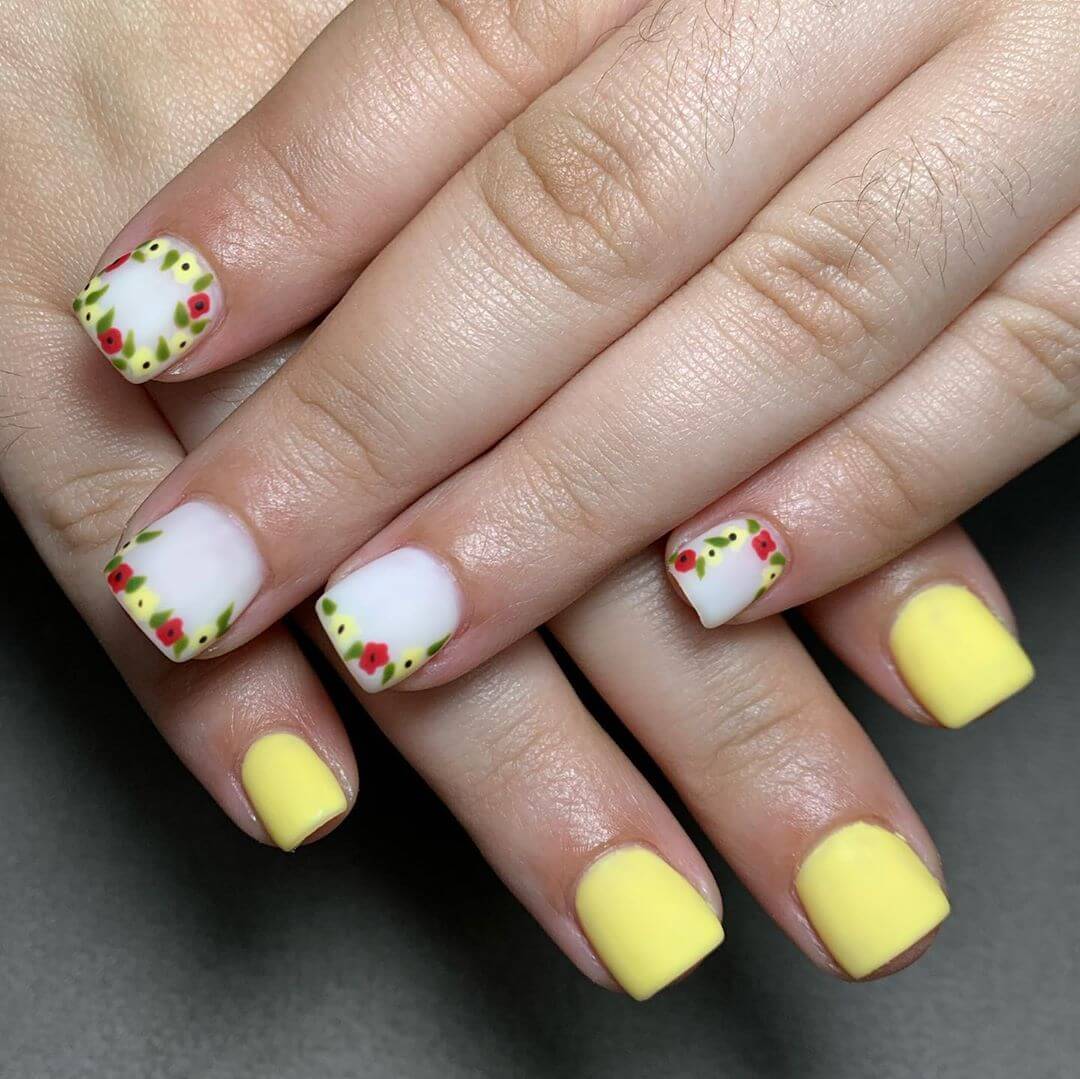 uñas blancas con amarillo