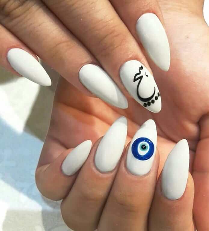 uñas blancas con diseño