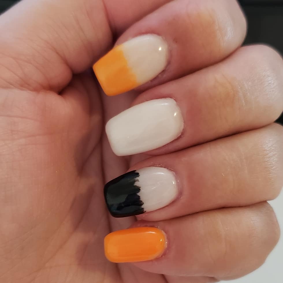 uñas blancas con naranja