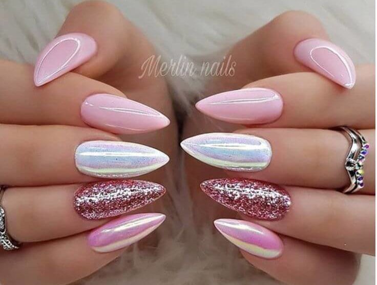 uñas elegantes blanco nacarado con rosa