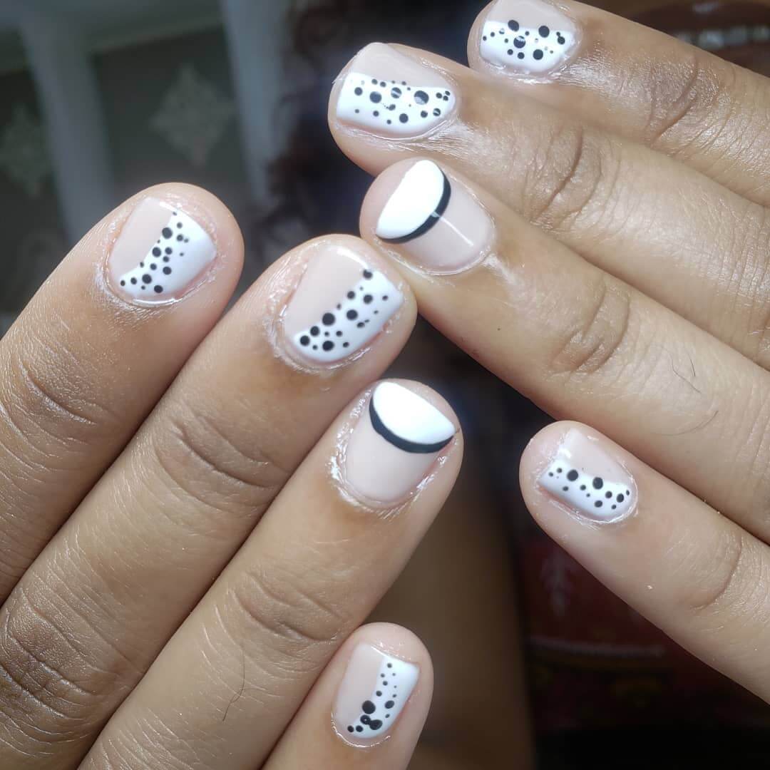 uñas sencillas blanco y negro